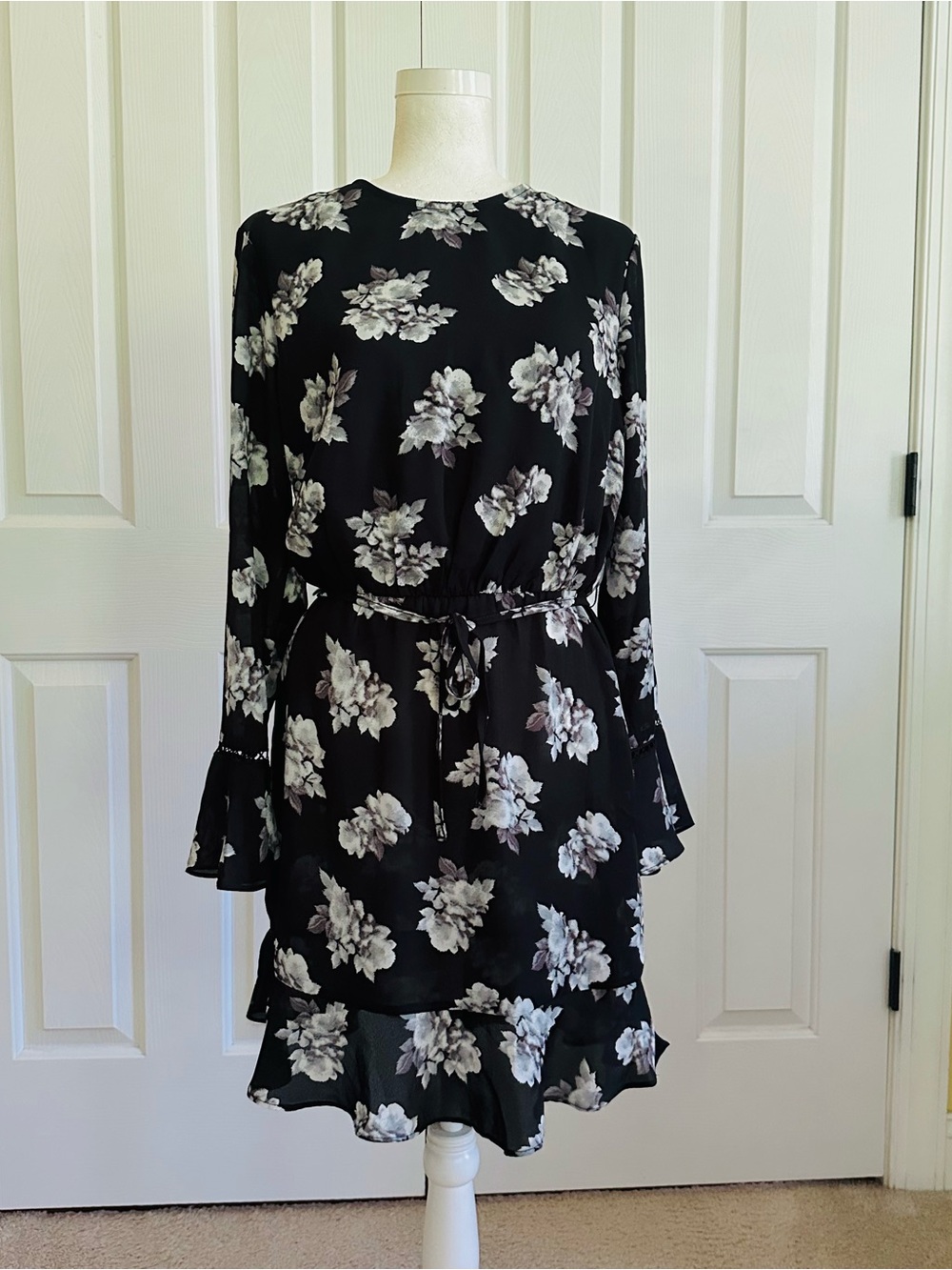 Lumiere Dress Black Gray Floral Tie-Detail Ruffled Long Sleeve Dress Small NEW - Picture 15 of 15